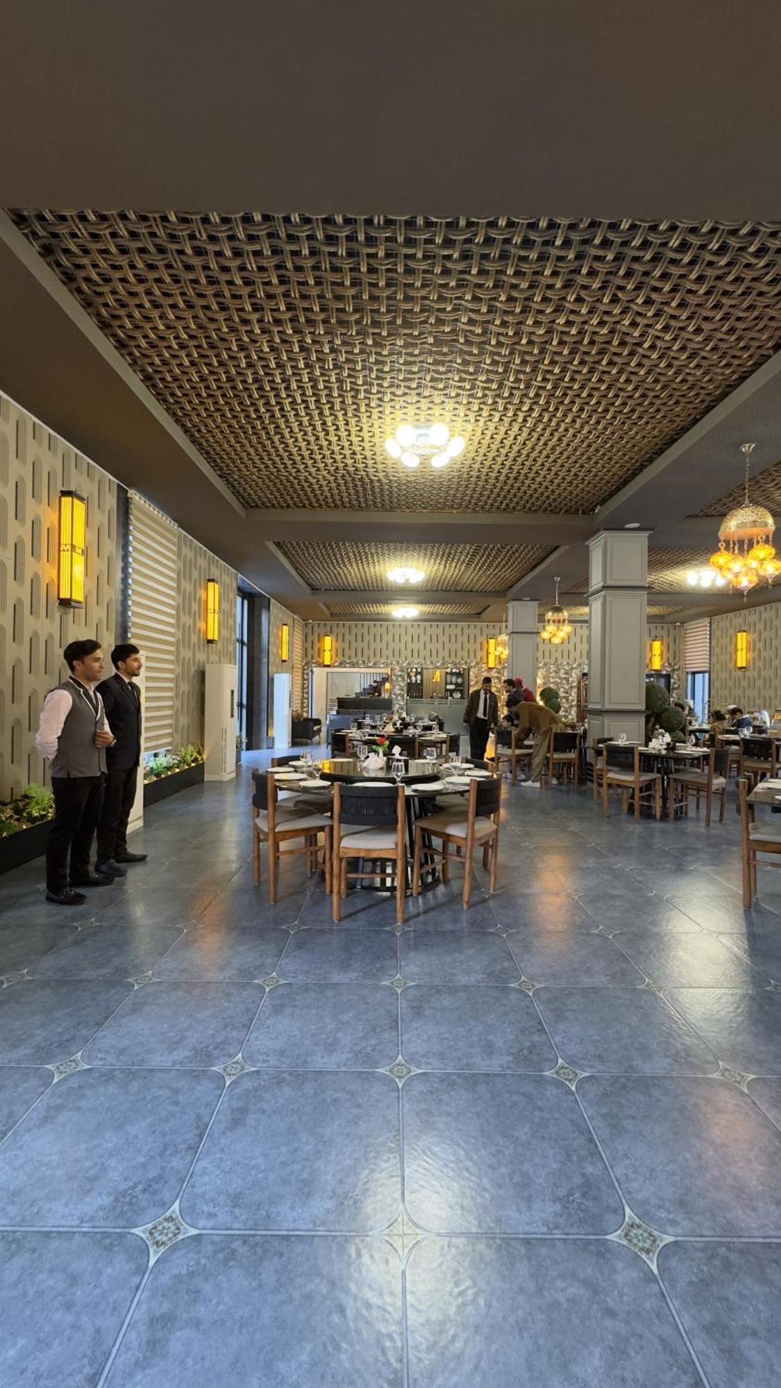 Iyi Luxury Inn Swat Saidu Sharif Ngoại thất bức ảnh