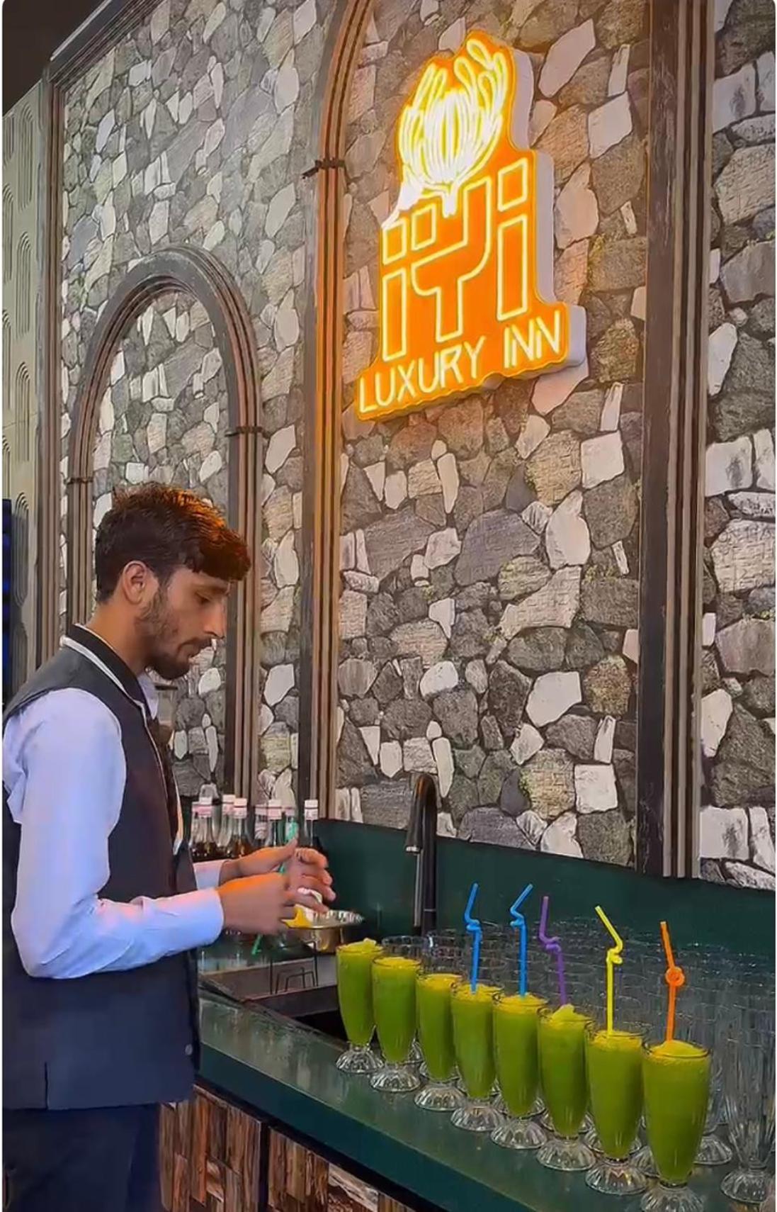 Iyi Luxury Inn Swat Saidu Sharif Ngoại thất bức ảnh