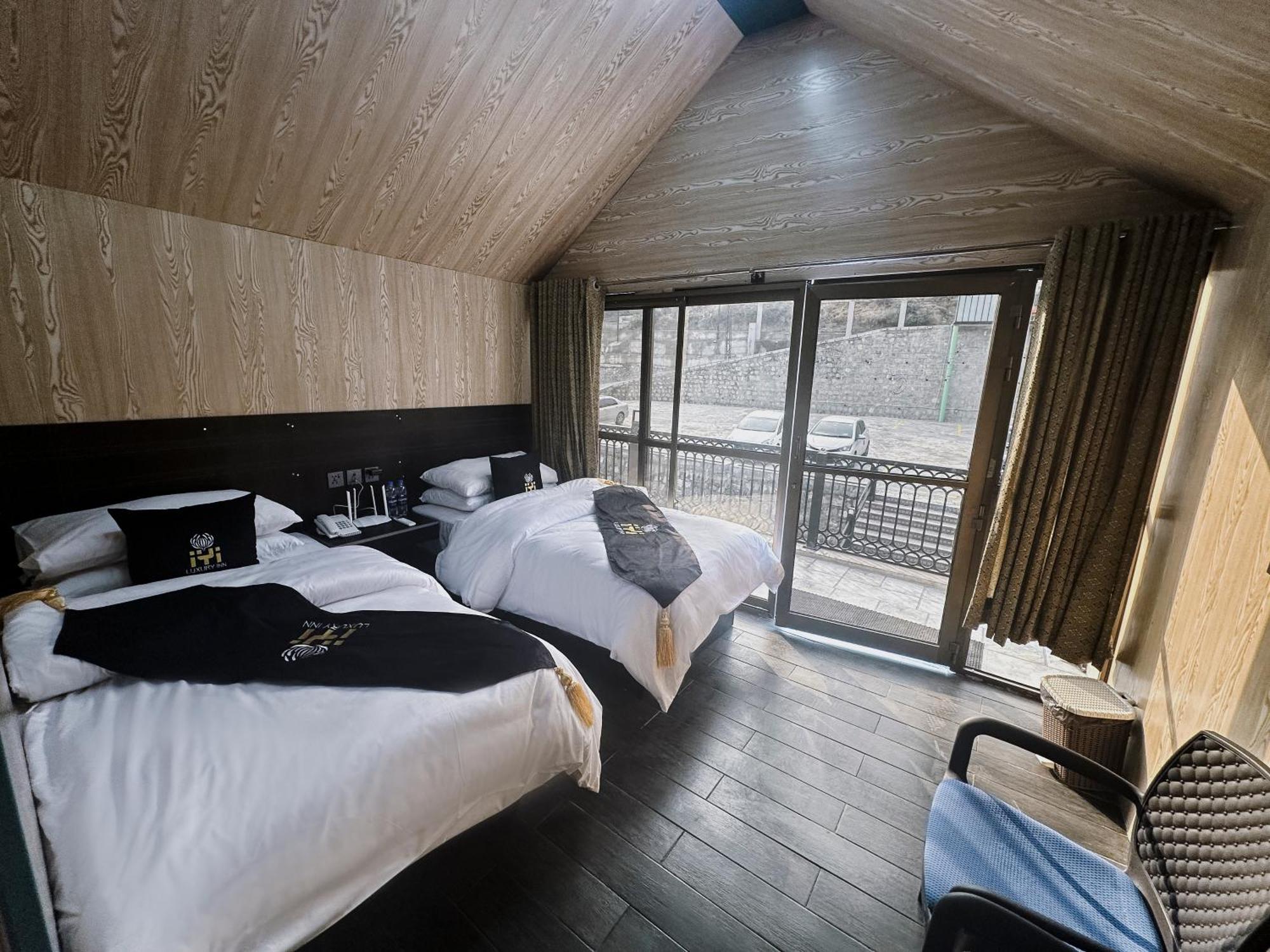 Iyi Luxury Inn Swat Saidu Sharif Ngoại thất bức ảnh