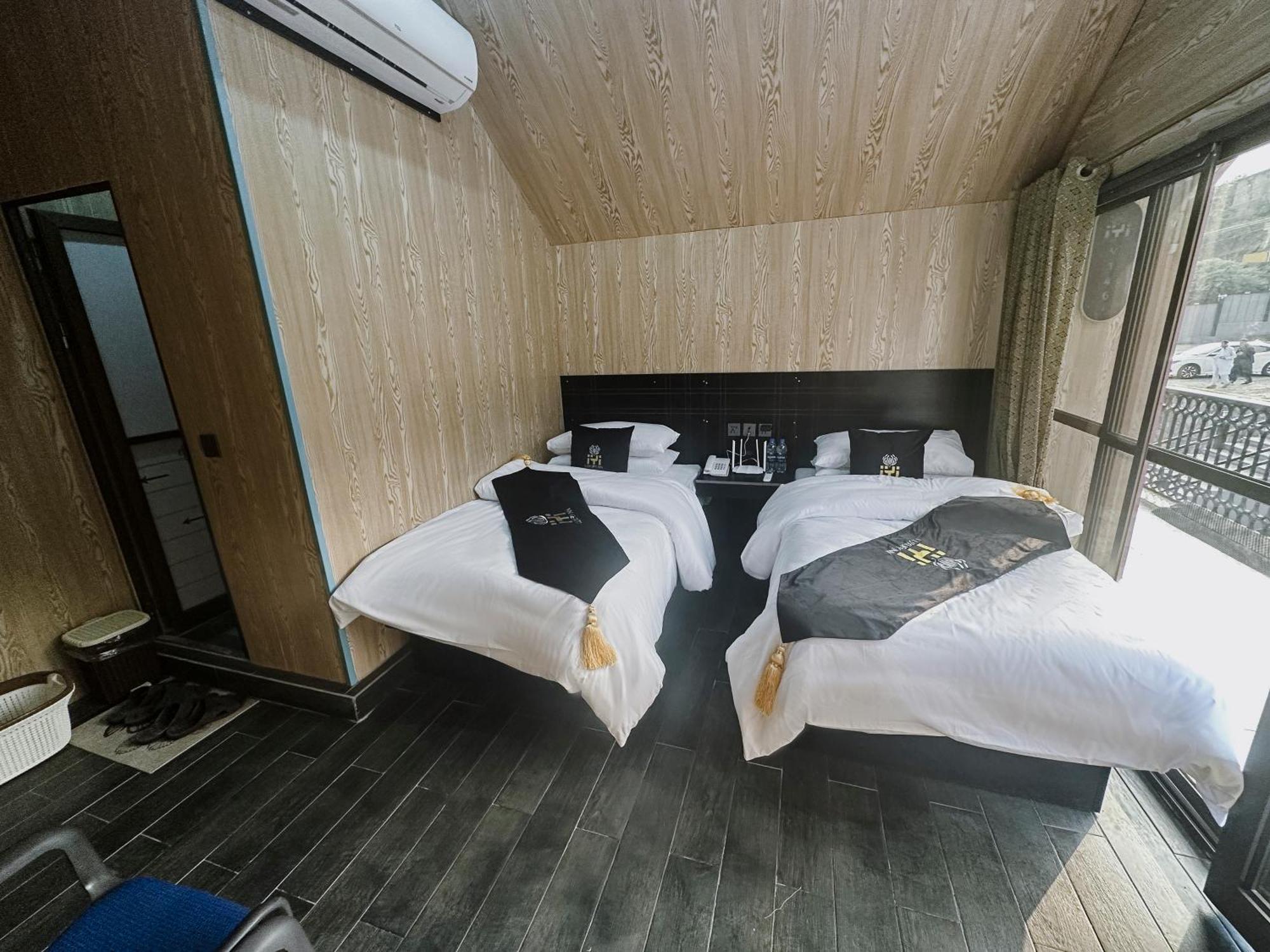 Iyi Luxury Inn Swat Saidu Sharif Ngoại thất bức ảnh