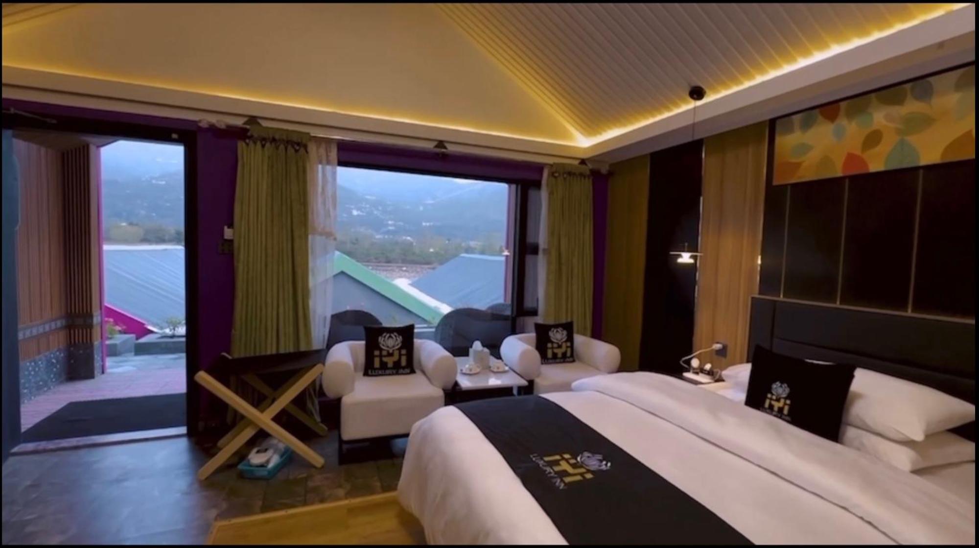Iyi Luxury Inn Swat Saidu Sharif Ngoại thất bức ảnh