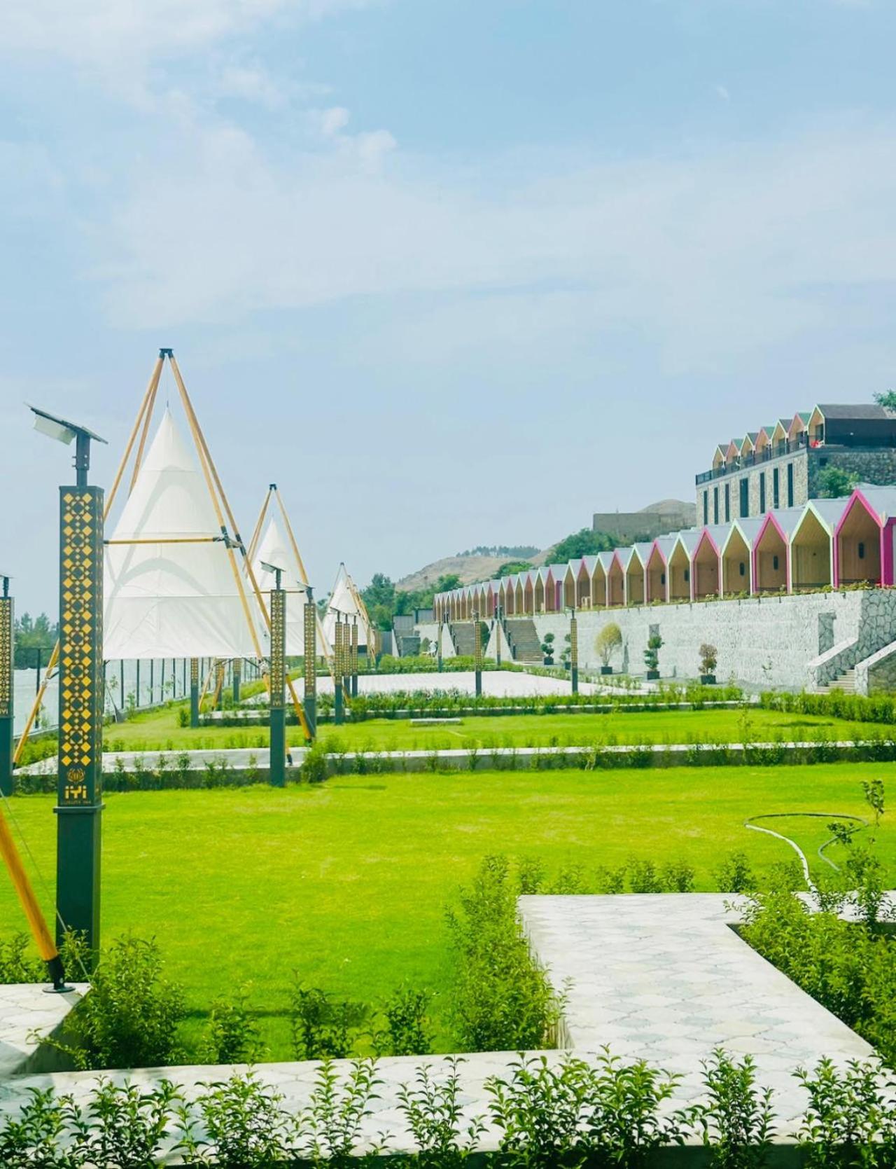 Iyi Luxury Inn Swat Saidu Sharif Ngoại thất bức ảnh