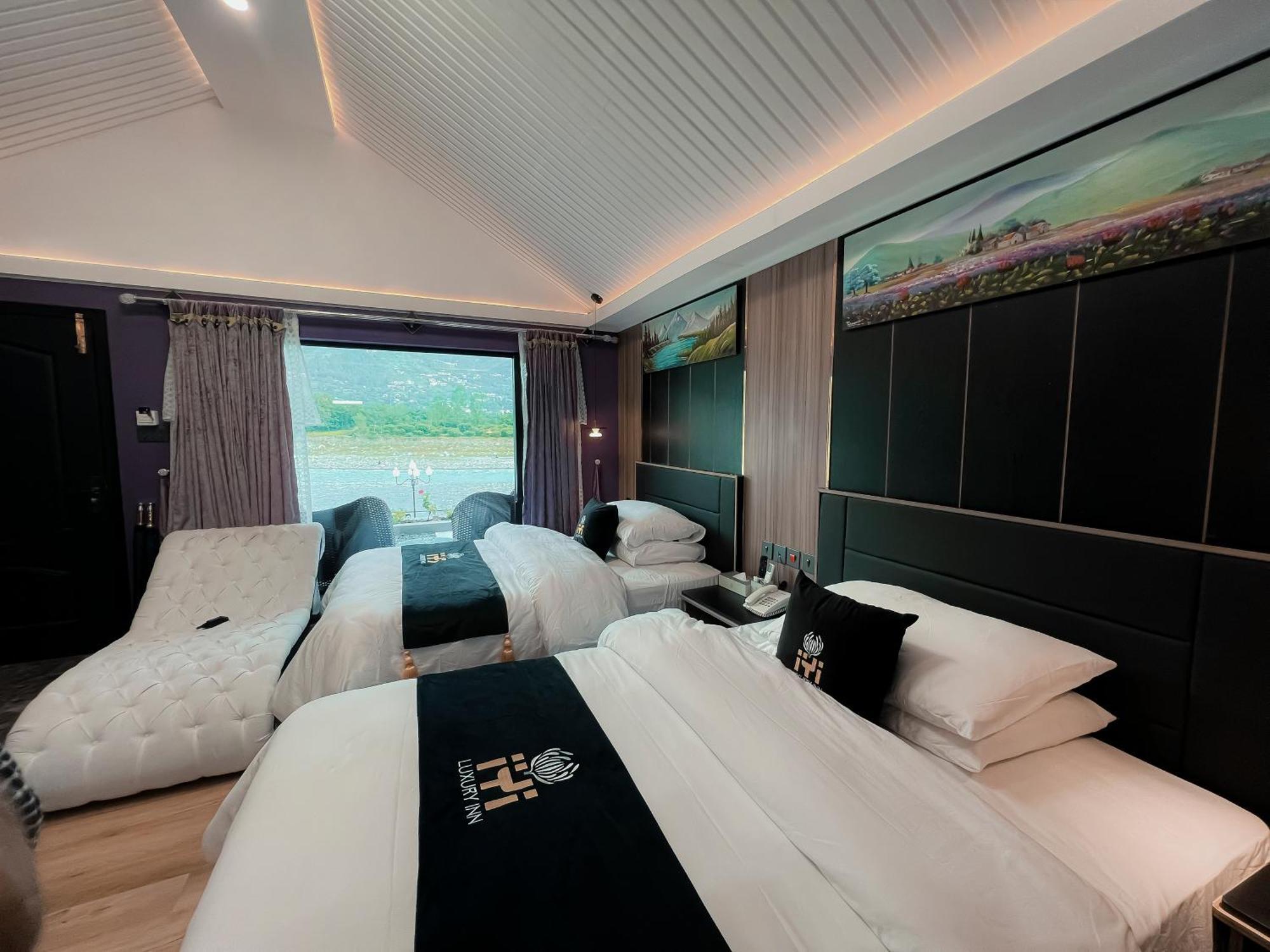 Iyi Luxury Inn Swat Saidu Sharif Ngoại thất bức ảnh